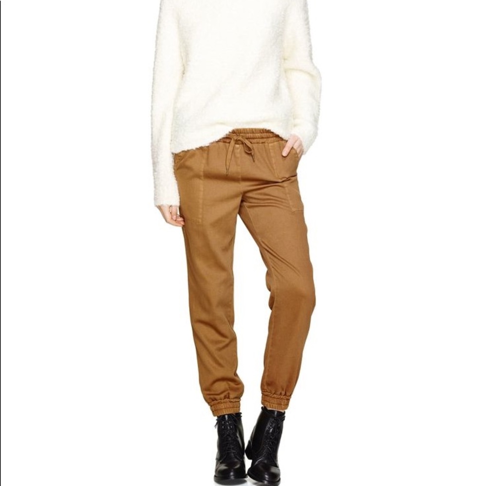 Aritzia khaki joggers